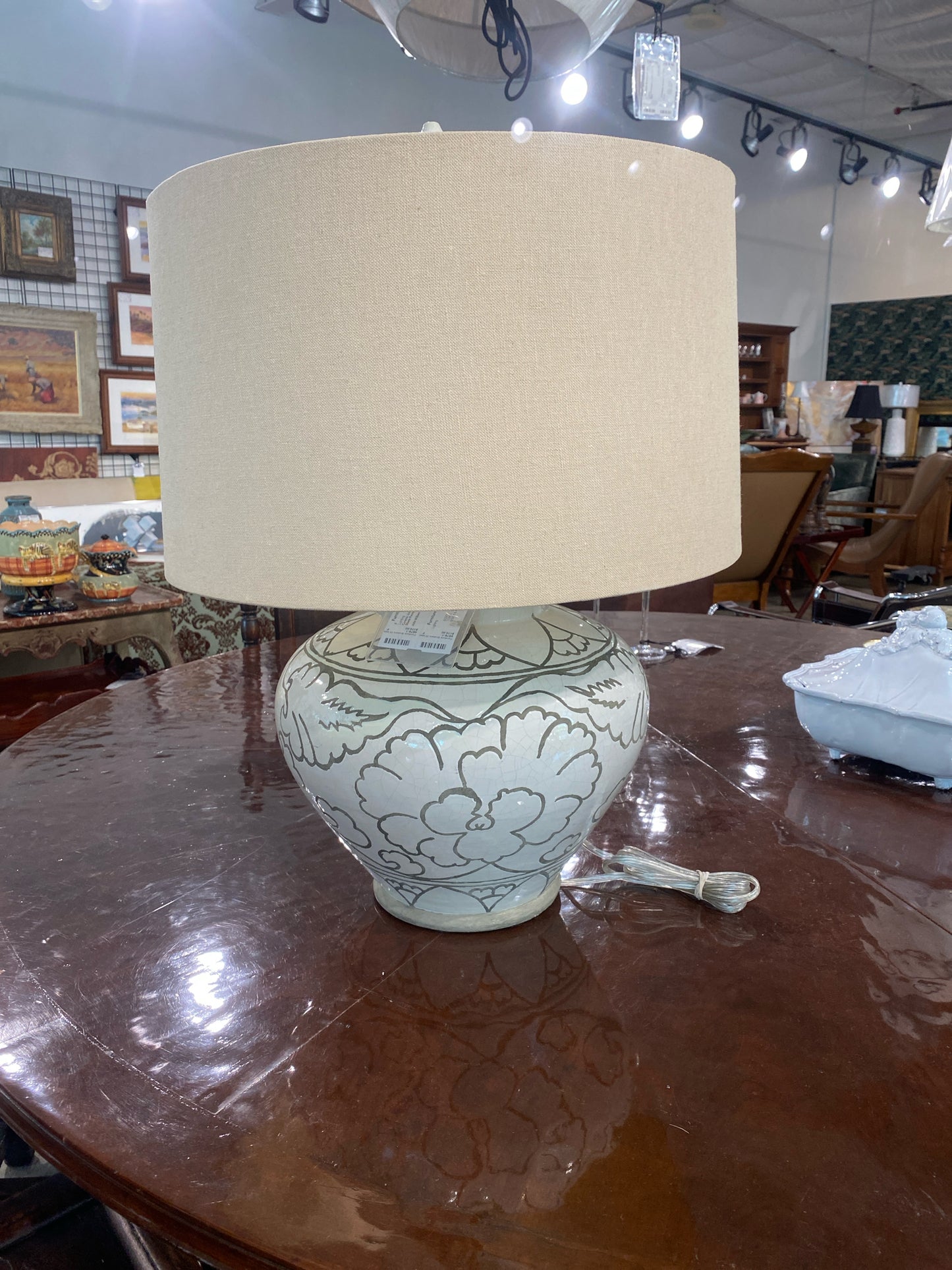 Ceramic Urn Style Table Lamp w/ Barrel Shade Peony