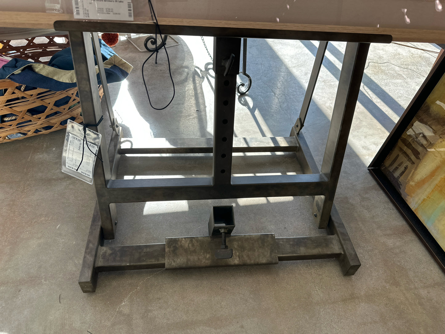 "Grey Fox" Metal Art Easel