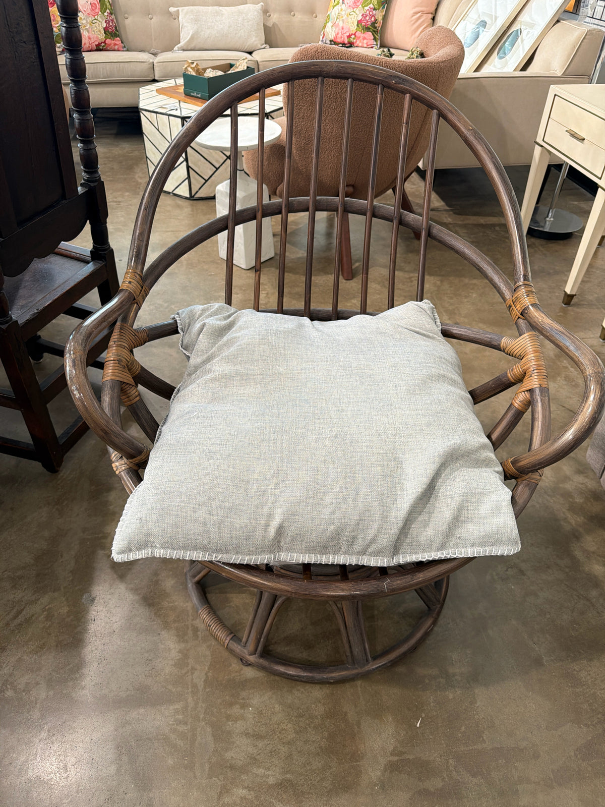 Vintage Mid- Century MCM Bamboo Rattan Egg Shaped Swivel Lounge Chair