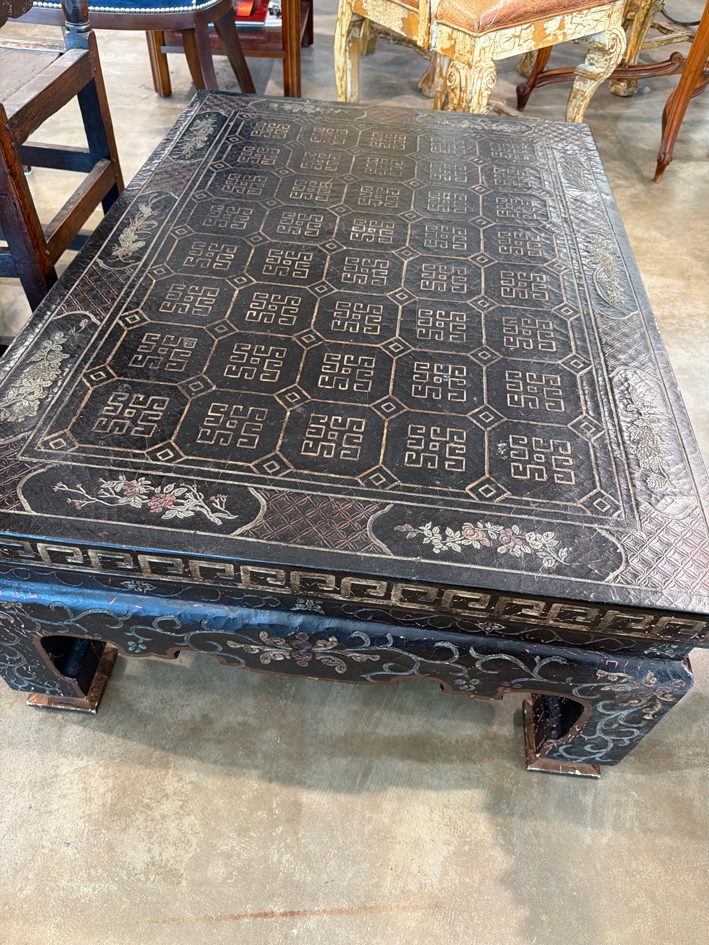 Vintage Baker Black Lacquer Chinoiserie Coffee Table with Floral and Gold Motifs