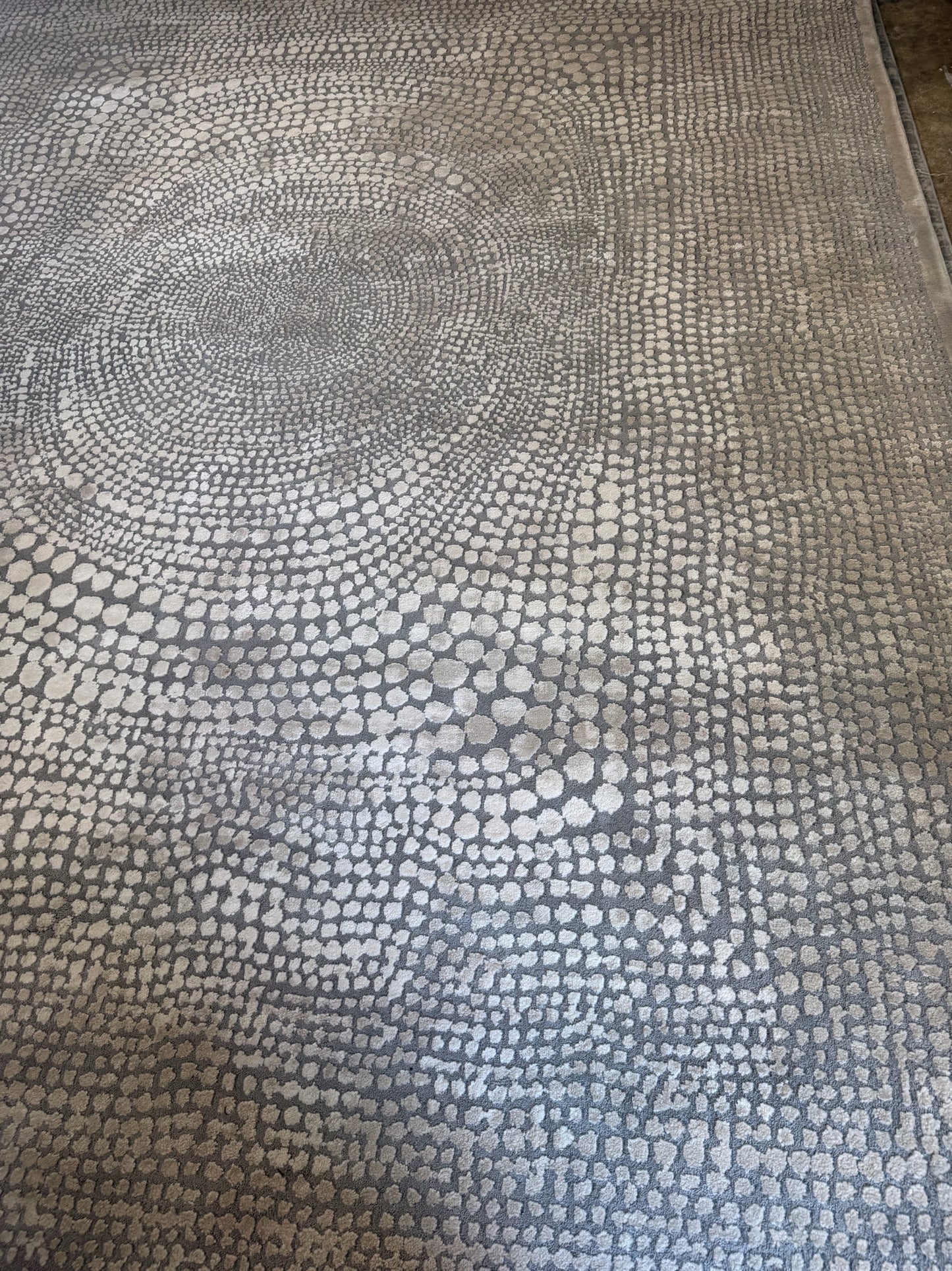 Safavieh "Meadow" Grey/Cream Dot Machine Made Rug 8 x 10