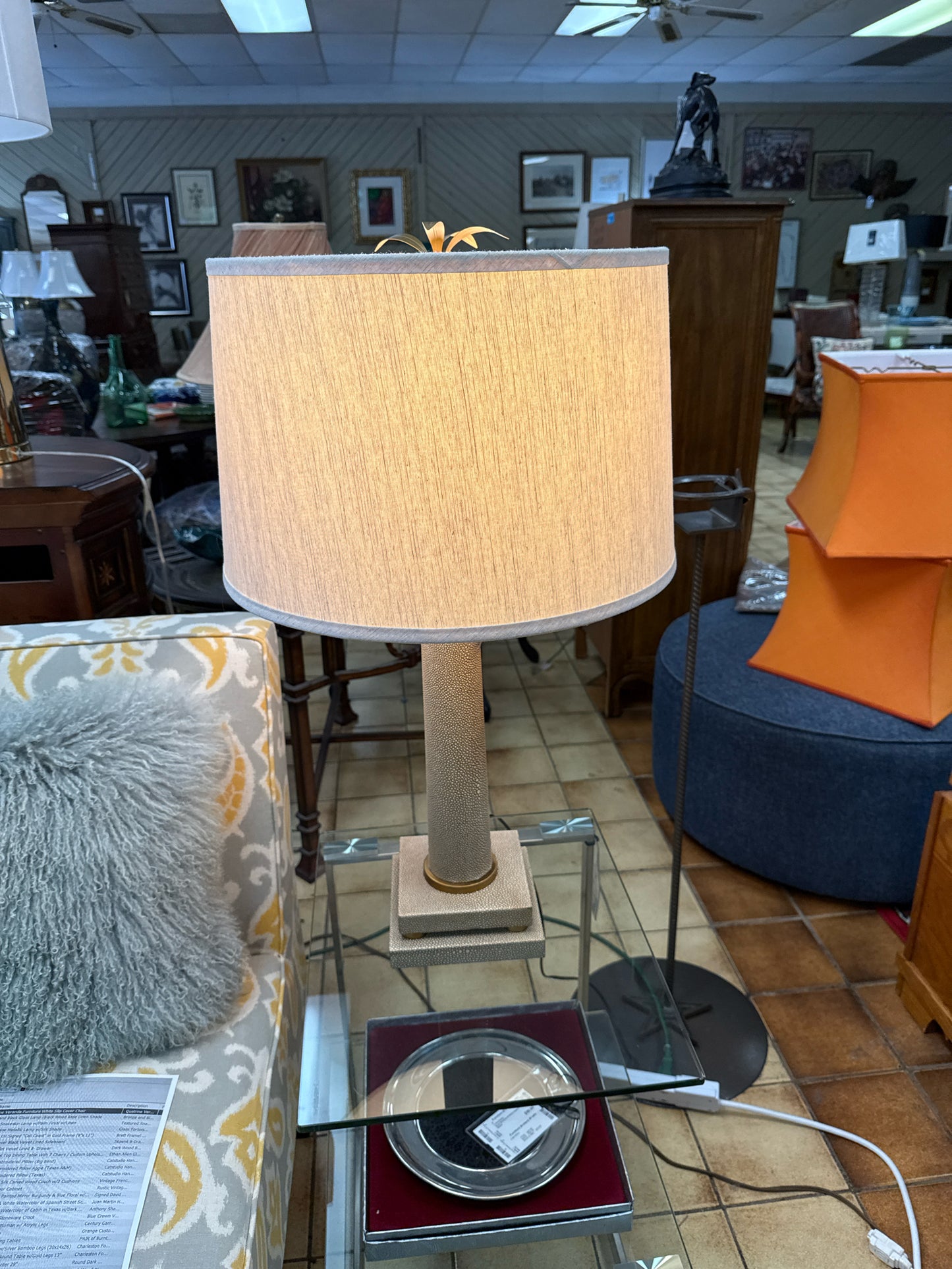 Textured Snakeskin Lamp w/Palm Finial w/Linen