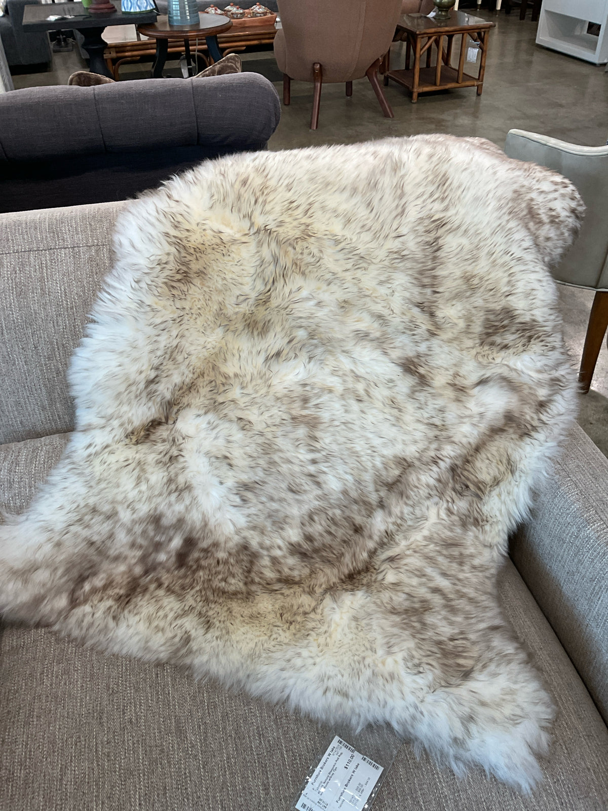 43 x 25 Natural Sheepskin Pelt Rug, Ivory Roots w/Gray Tips