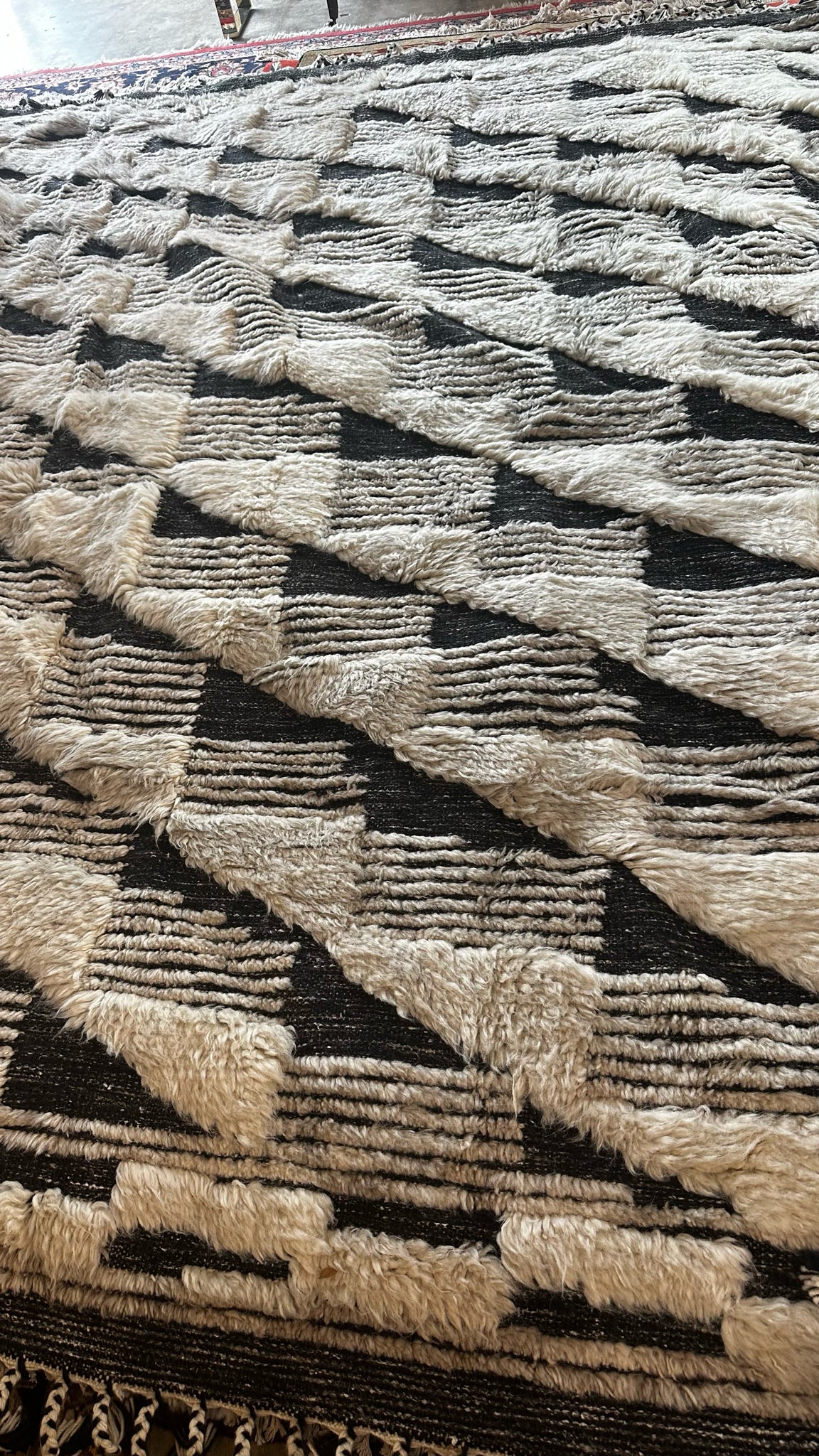 Loloi Khalid Handwoven Moroccan Wool 7'9" x 9'9" Black/Natural