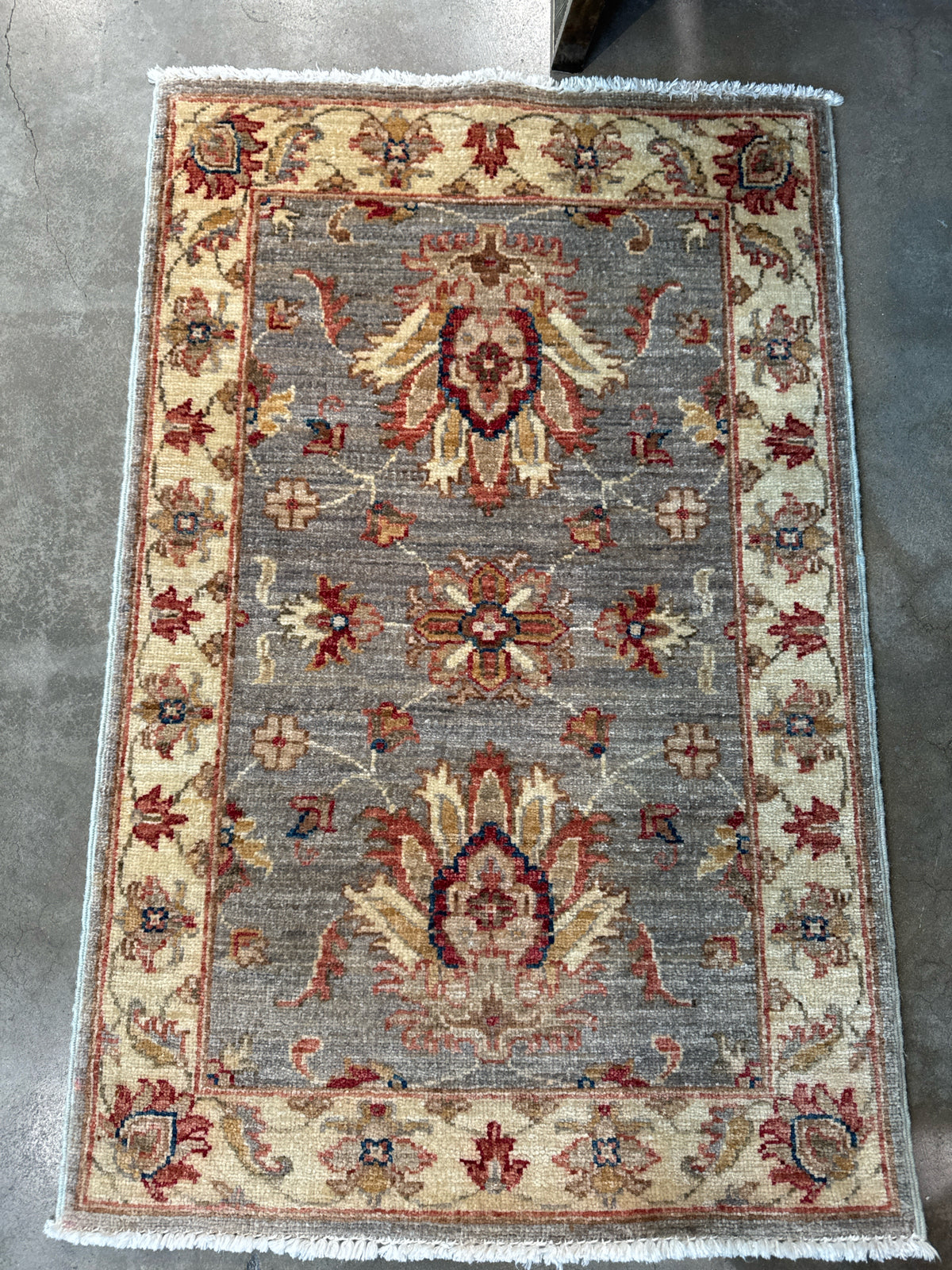 2' x 3' 100% Wool Pakistan Rug in Dark Grey Design
