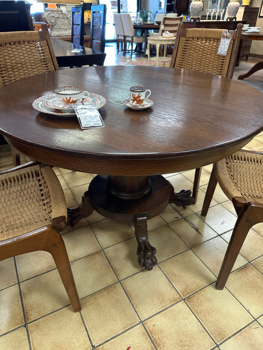 Antique Clawfoot 45" round Dining Table w/ 3- 9" Leaves