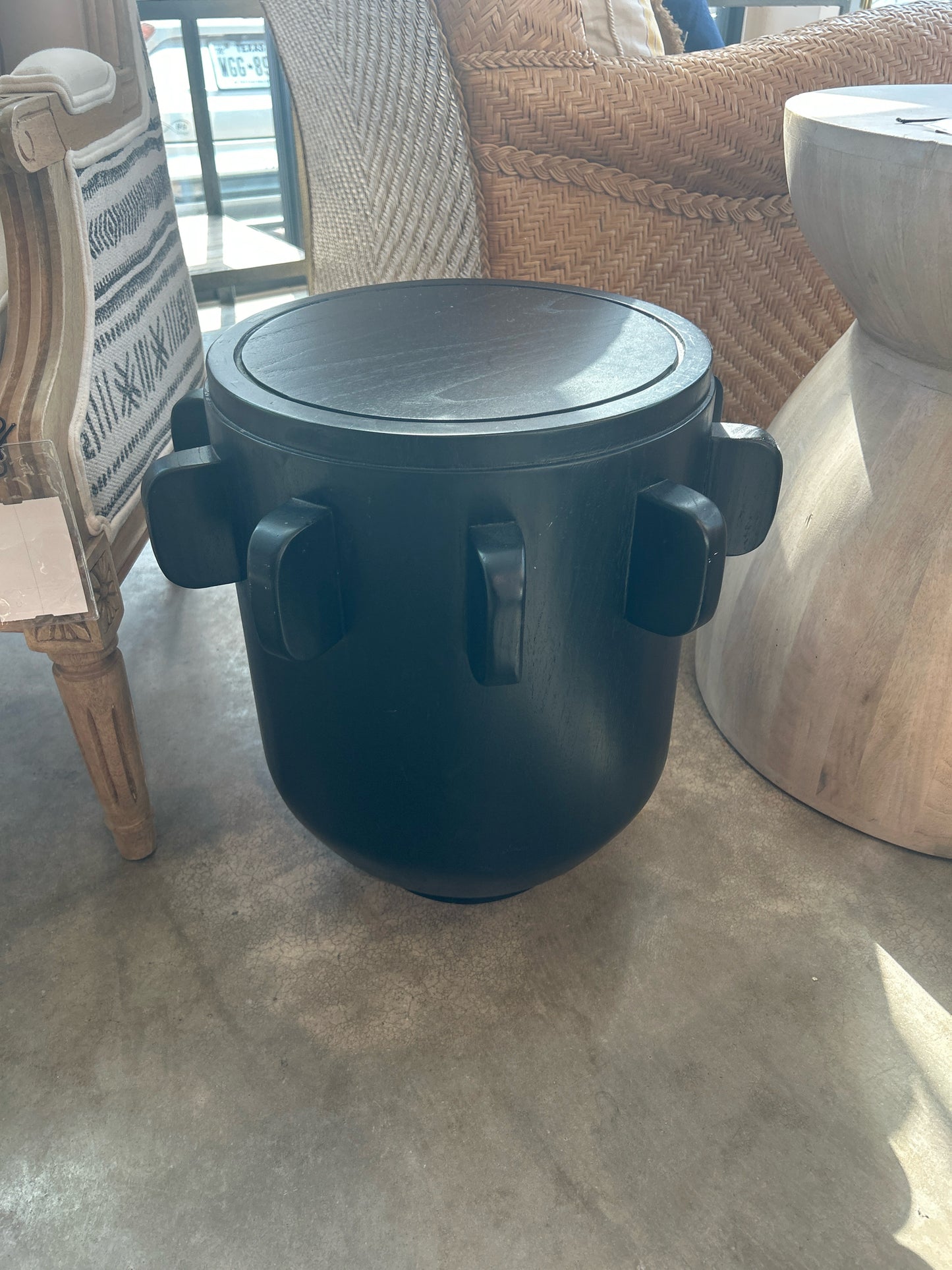 Page Design Black Contemporary Round Side Table