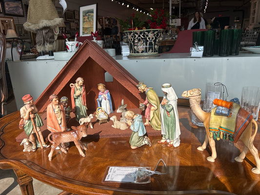 Goebel 14 Piece Nativity Set & Manger