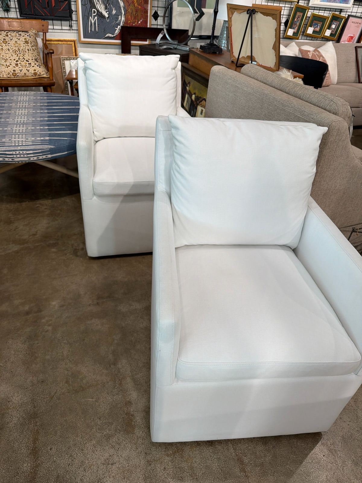 PAIR Kinwell Furn. "Sean" Performance White Linen Dining Chairs
