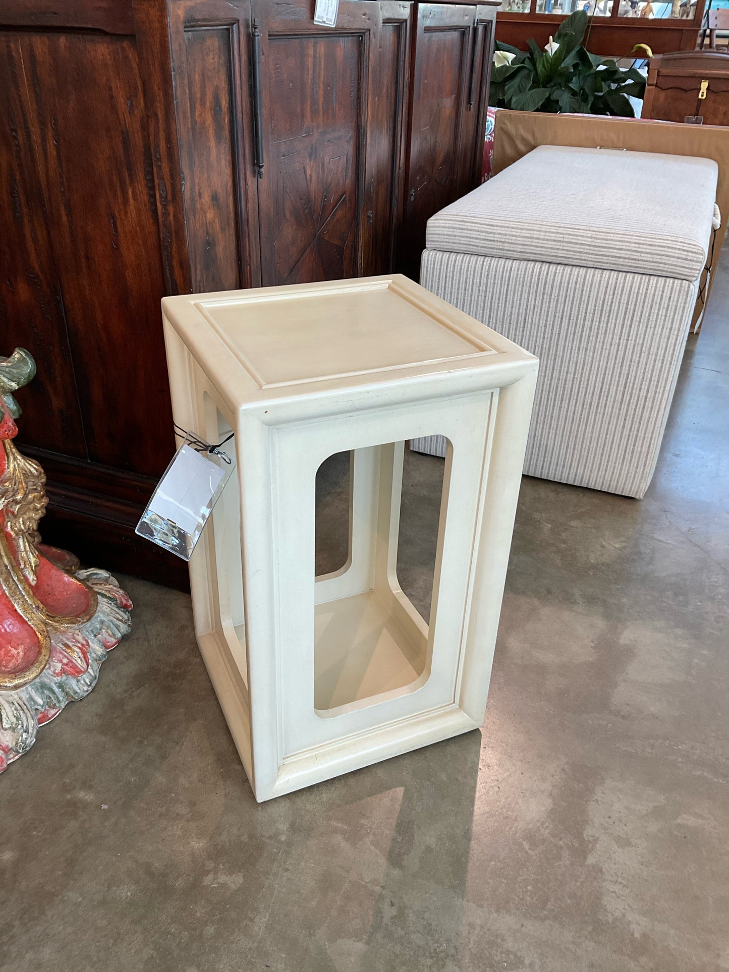Chinoiserie-style Cream Colored Lacquered Wood Accent Table 12"SQ