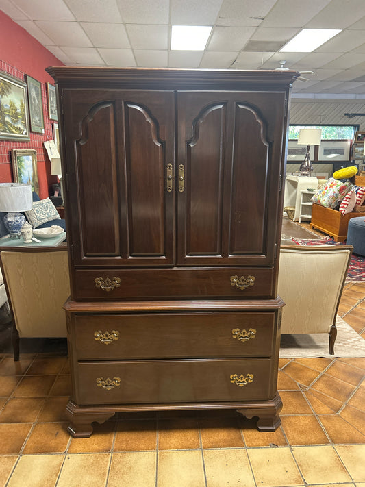 Ethan Allen Mahogany  Tall Dresser With 4 drawers and 2 Doors With Inside Drawe