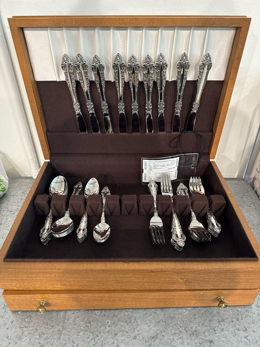 Reed & Barton Silver Majestry 9 Place Settings + 7 Serving Flatware in Wood Case