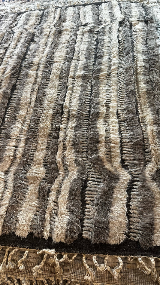 Loloi Khalid Handwoven Moroccan Wool 5'6" x 8'6" Stone Charcoal