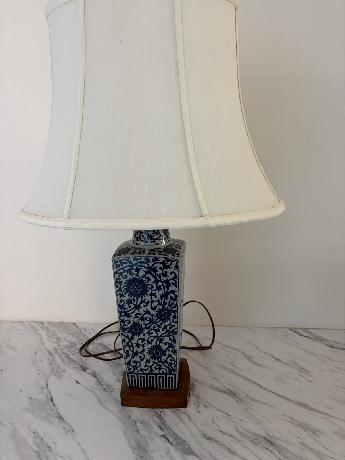 Vintage Blue/White Chinoiserie Style Lamp  With Off White Shade 27" T