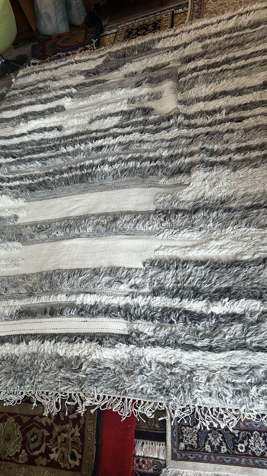 Loloi Khalid Handwoven Moroccan Wool 7'9" x 9'9" Grey/White