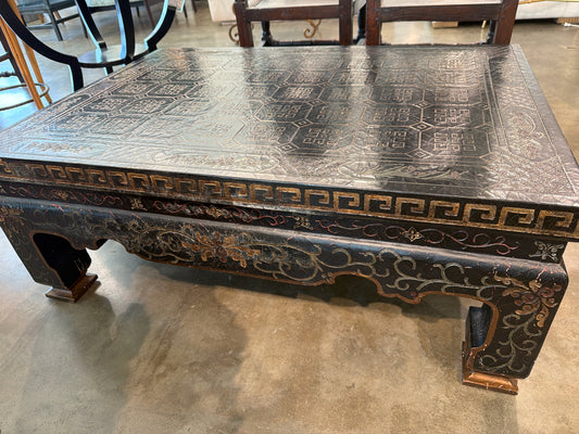 Vintage Baker Black Lacquer Chinoiserie Coffee Table with Floral and Gold Motifs