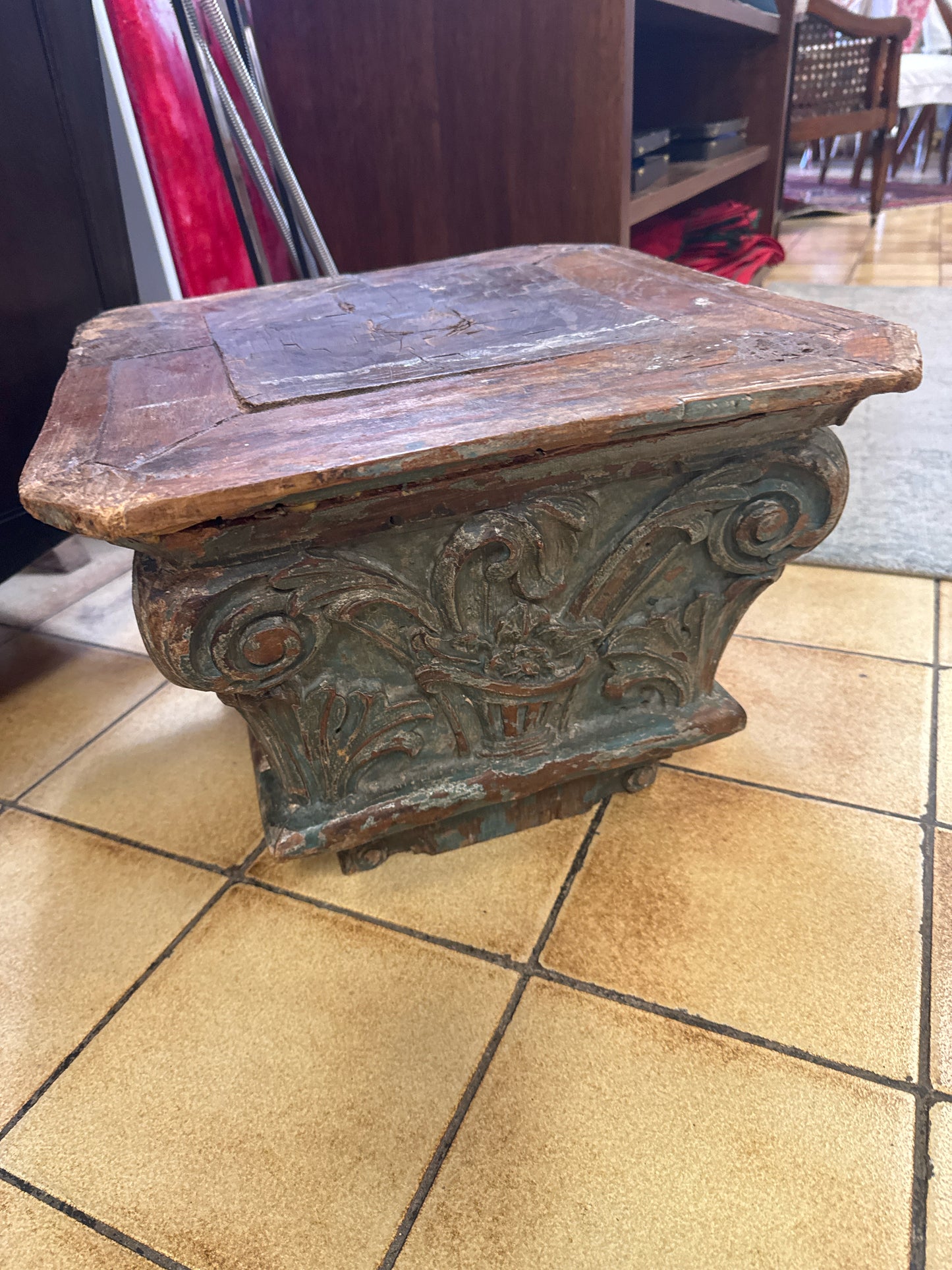 Antique Wooden Capital Off Building in India