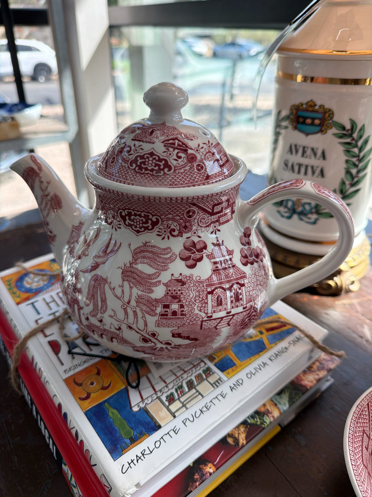 SET Royal Wessex China "Red Willow" w/ Serving Bowls, Teapot, 2 Staffordshire