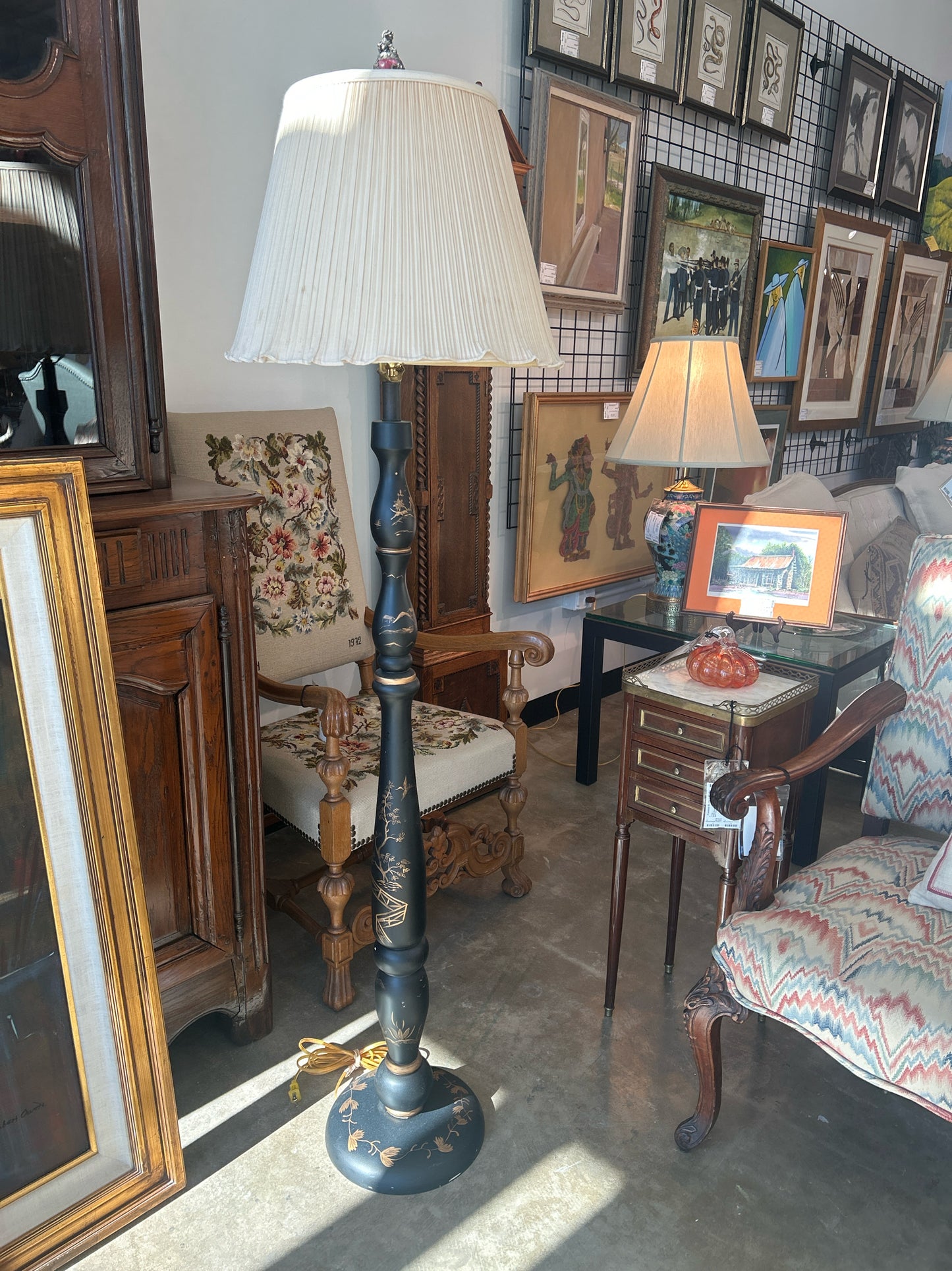 Black/Gold Painted Asian Look Floor Lamp