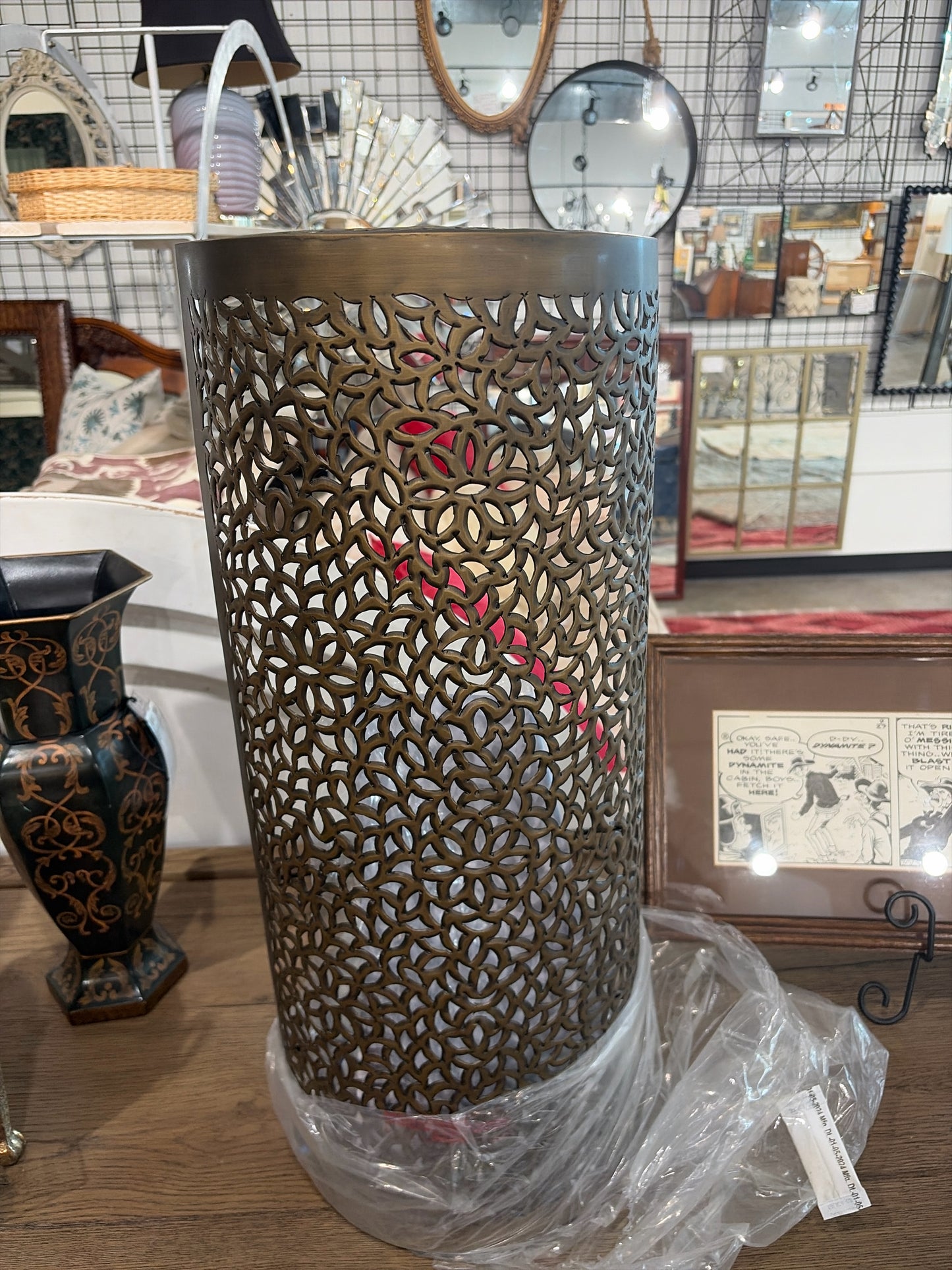 Moradabad 1-Light Wall Sconce in Gilded Brass