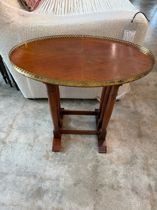 Vintage Hekman Oval Chippendale Style Brass Trim Side Table