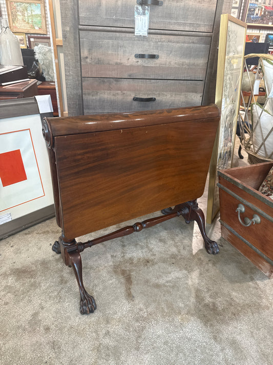 Antique Mahogany Sutherland Drop Leaf Table w/Carved Lion Paw Feet