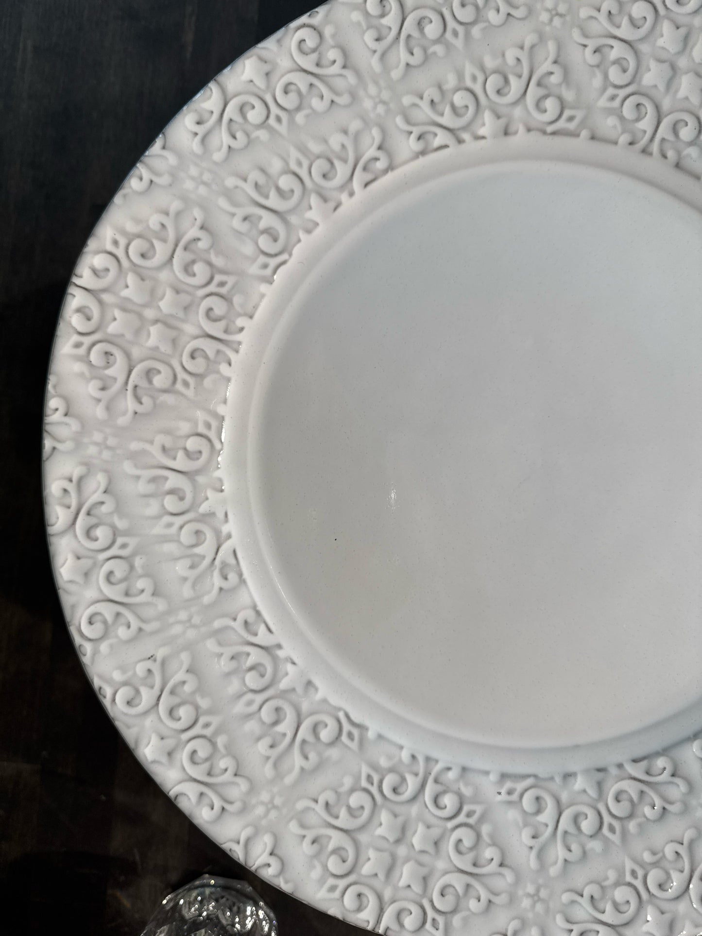 SET of 8 Williams-Sonoma Porto Charger Plates