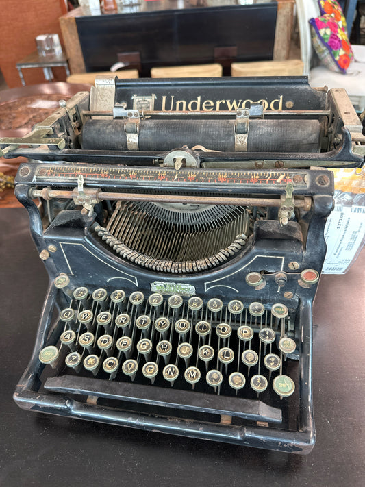 Antique Underwood Typewriter (in working conditions)