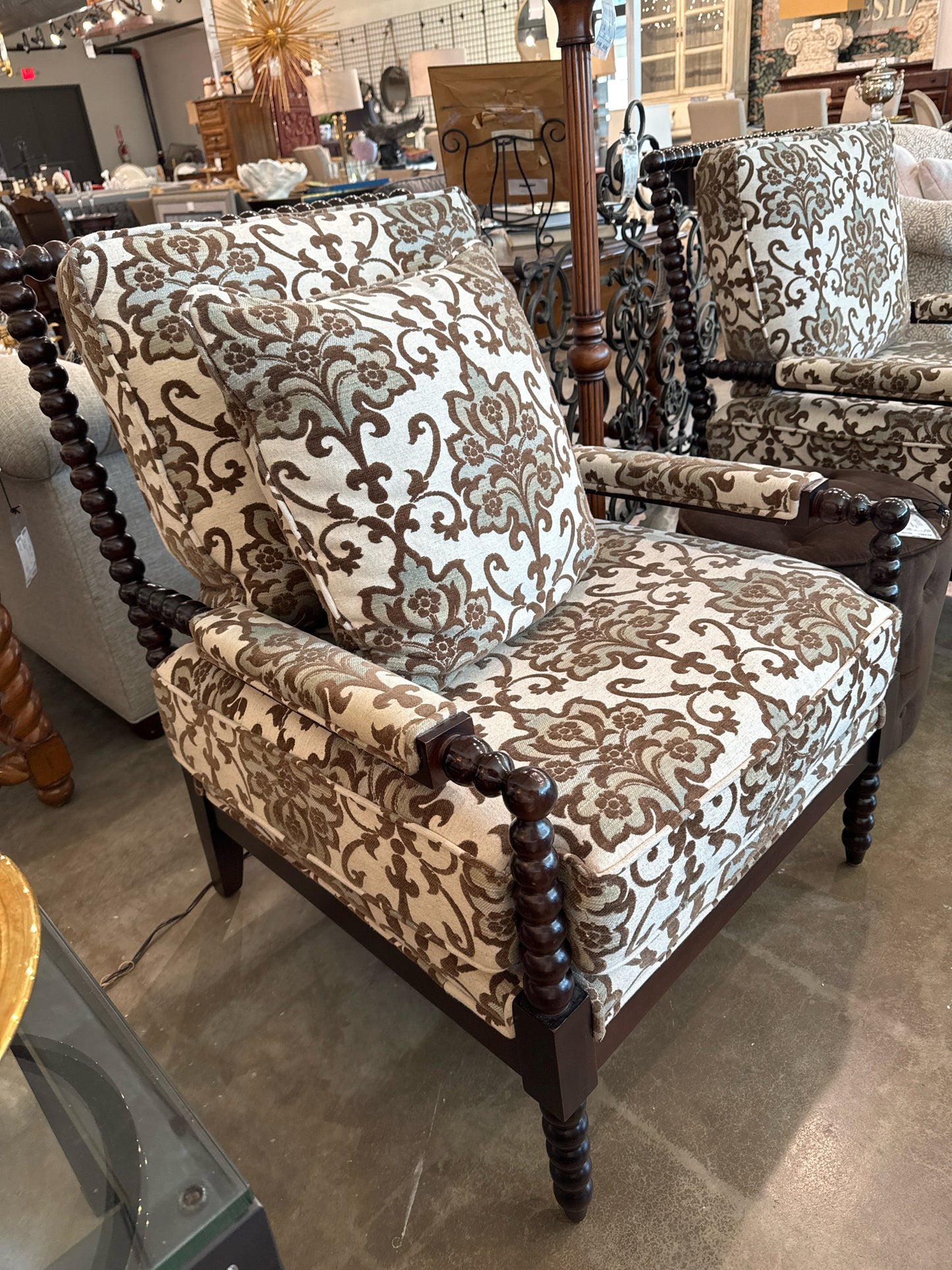 Bassett Pippa Accent Chair with Extra Pillow