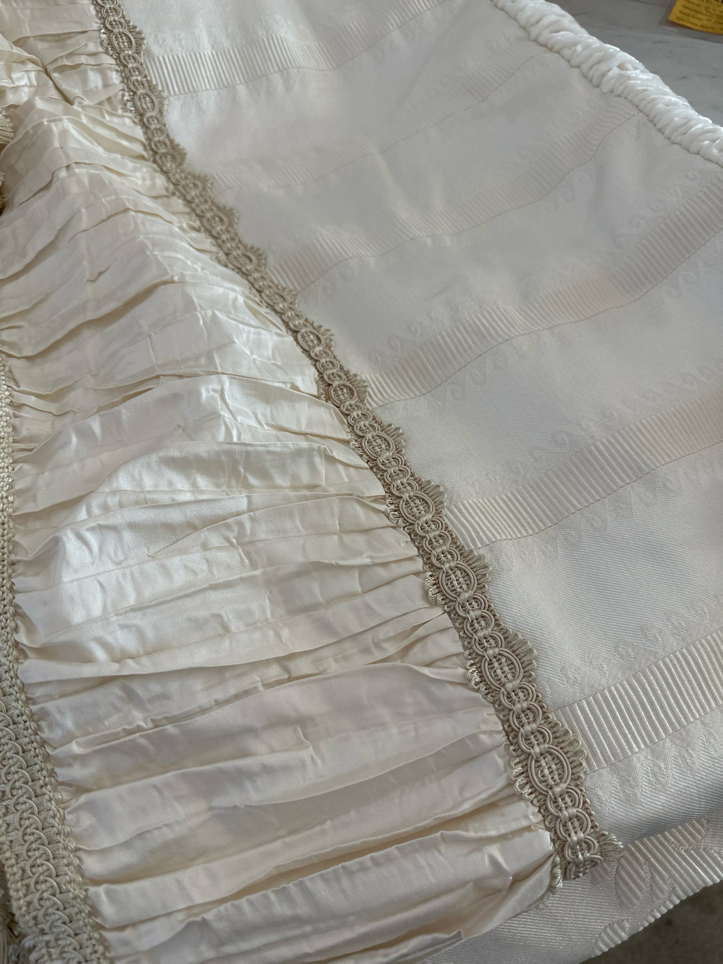 Capello Cream Tassel Throw (54"x72")