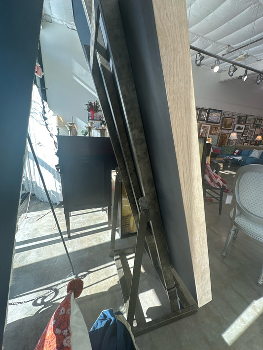 "Grey Fox" Metal Art Easel