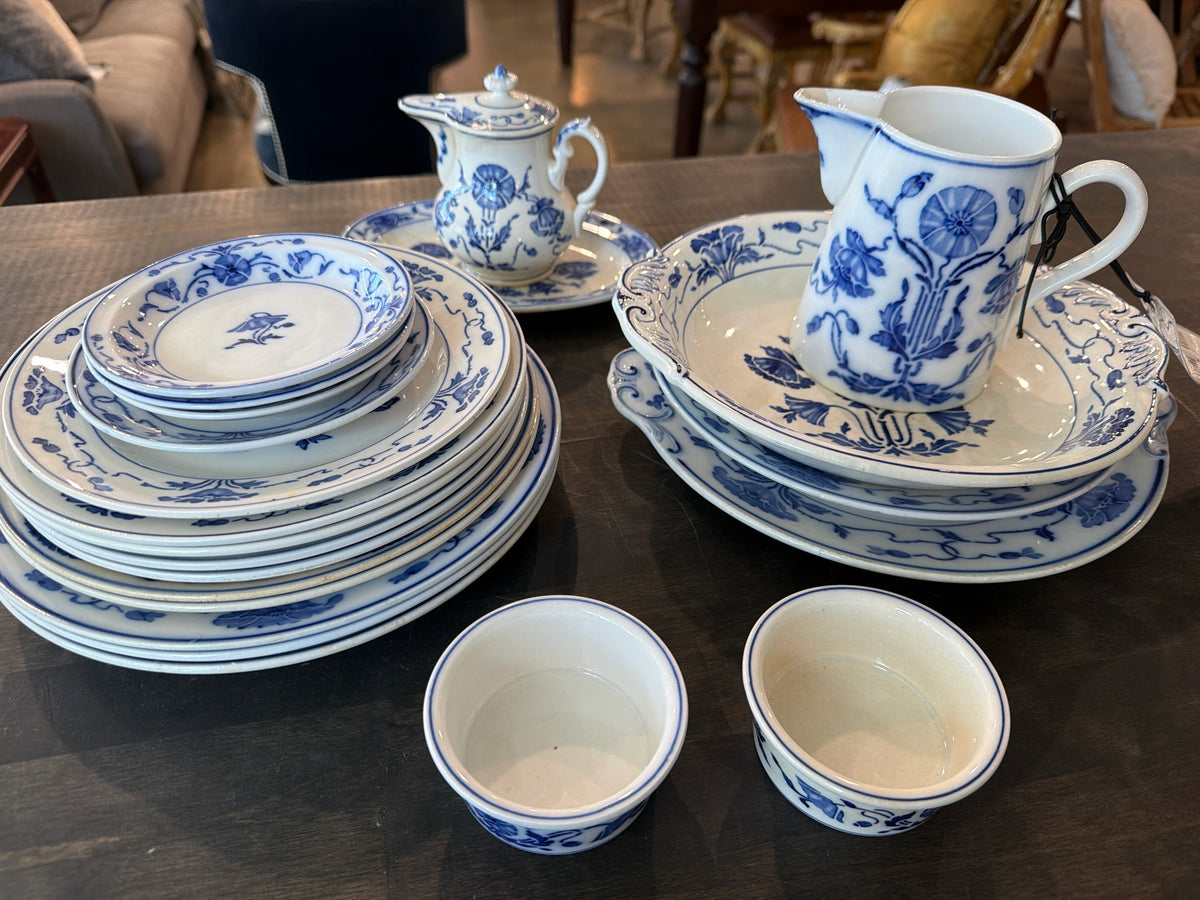 Villeroy & Boch Dresden "Blue Poppy" SET of 22 Pieces- See Back for Details-