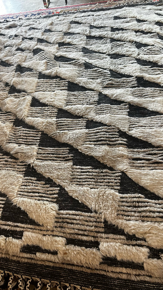 Loloi Khalid Handwoven Moroccan Wool 7'9" x 9'9" Black/Natural