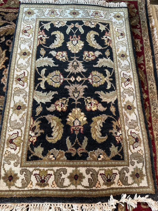 (24"x 40") Hand Knotted 100% Wool Entry Way Rug w/ Black/Olive Green