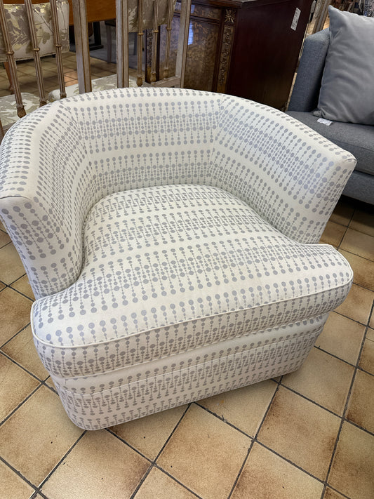 Cream/Grey Barrel Swivel Chair