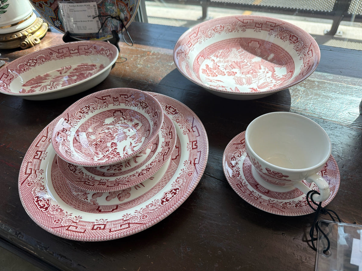 SET Royal Wessex China "Red Willow" w/ Serving Bowls, Teapot, 2 Staffordshire