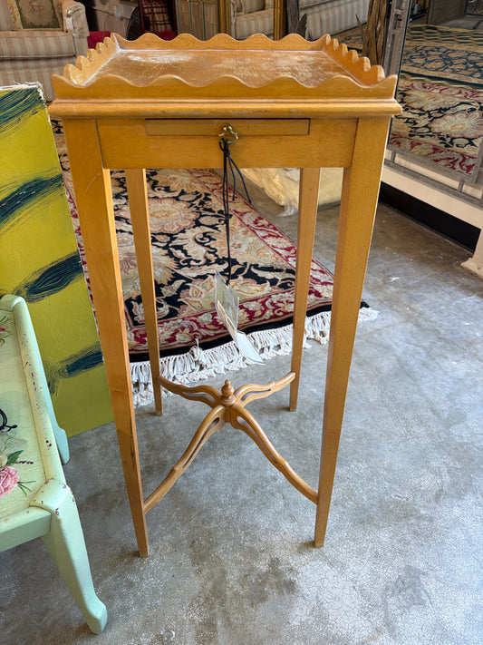 Light Wood Side Table Scalloped Edge 32.5h